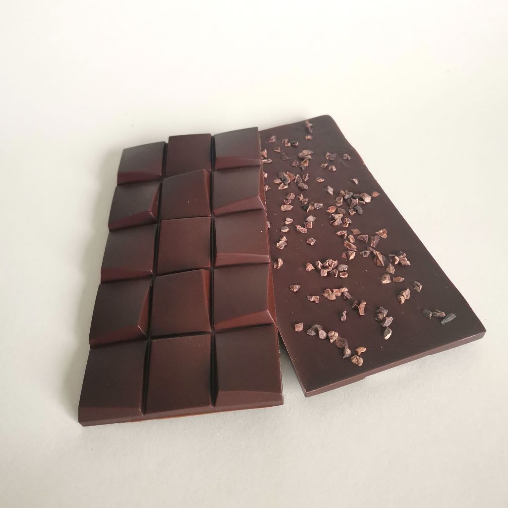 Tablette Chocolat noir pur origine Ghana. Grué de cacao. Charloux chocolaterie
