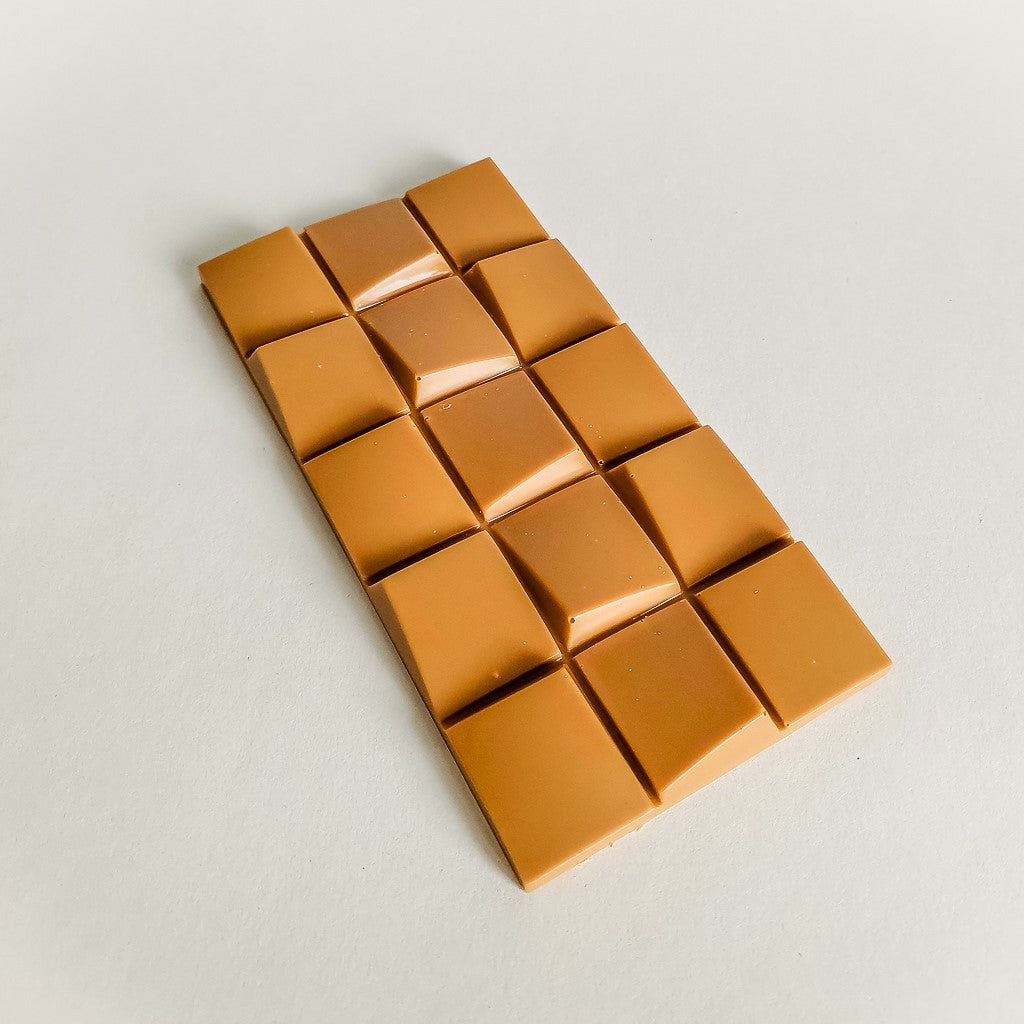 Tablette de chocolat Dulcey 35% alliant douceur du chocolat blanc et gourmandise du caramel. Charloux chocolaterie